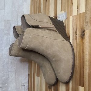 Maurices size 11 tan boot